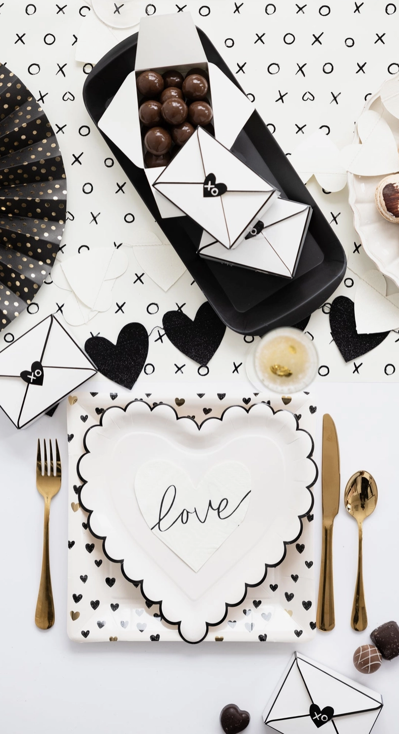 Xoxo Table Runner