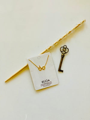 
            
                Load image into Gallery viewer, Silla Harry Potter Gold Necklace
            
        